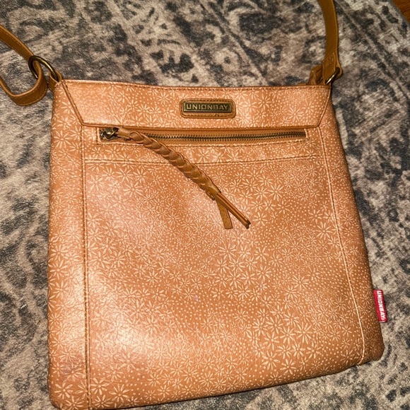 UNIONBAY Tan Crossbody Bag with Gold Zipper - Picture 2 of 7